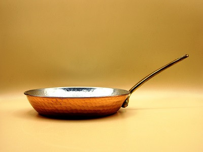 Poêle en cuivre martelé