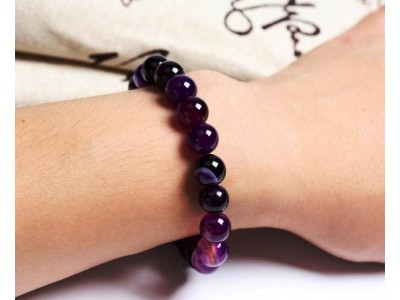 Bracelet en pierre...