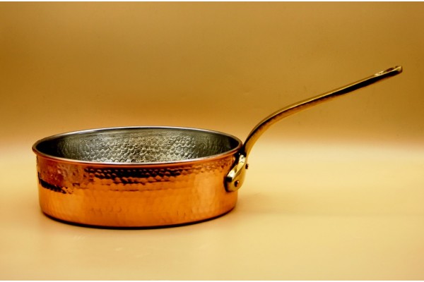 Sauteuse à queue en cuivre martelé