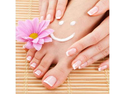 Offrez à vos pieds le soin qu'ils méritent avec notre crème réparatrice bio, pour des talons doux et revitalisés