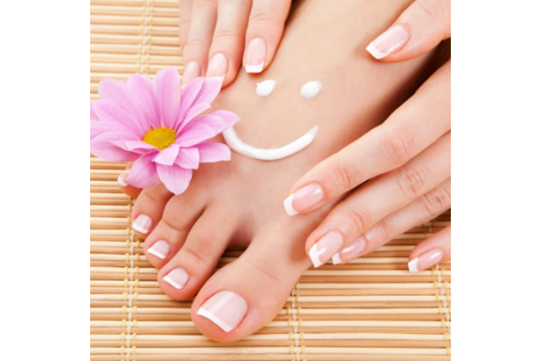 Offrez à vos pieds le soin qu'ils méritent avec notre crème réparatrice bio, pour des talons doux et revitalisés