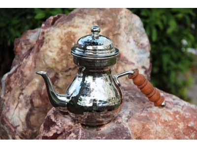 Théière en cuivre martelé...